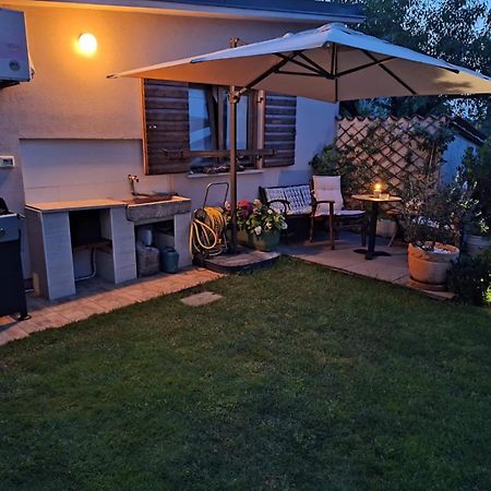 Studio Apartman Lilly With Private Parking In The Yard Of The House Πούλα Εξωτερικό φωτογραφία