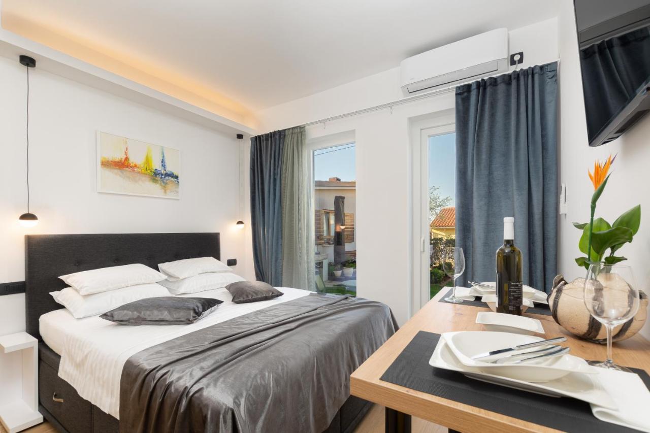 Studio Apartman Lilly With Private Parking In The Yard Of The House Πούλα Εξωτερικό φωτογραφία