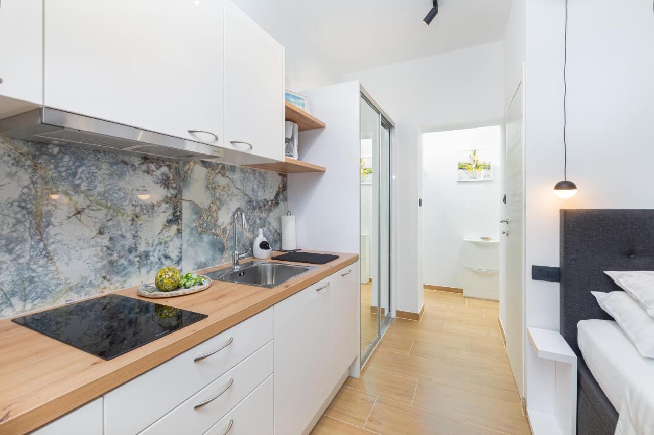 Studio Apartman Lilly With Private Parking In The Yard Of The House Πούλα Εξωτερικό φωτογραφία