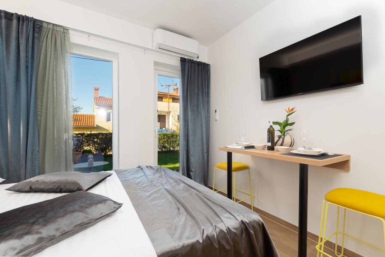 Studio Apartman Lilly With Private Parking In The Yard Of The House Πούλα Εξωτερικό φωτογραφία