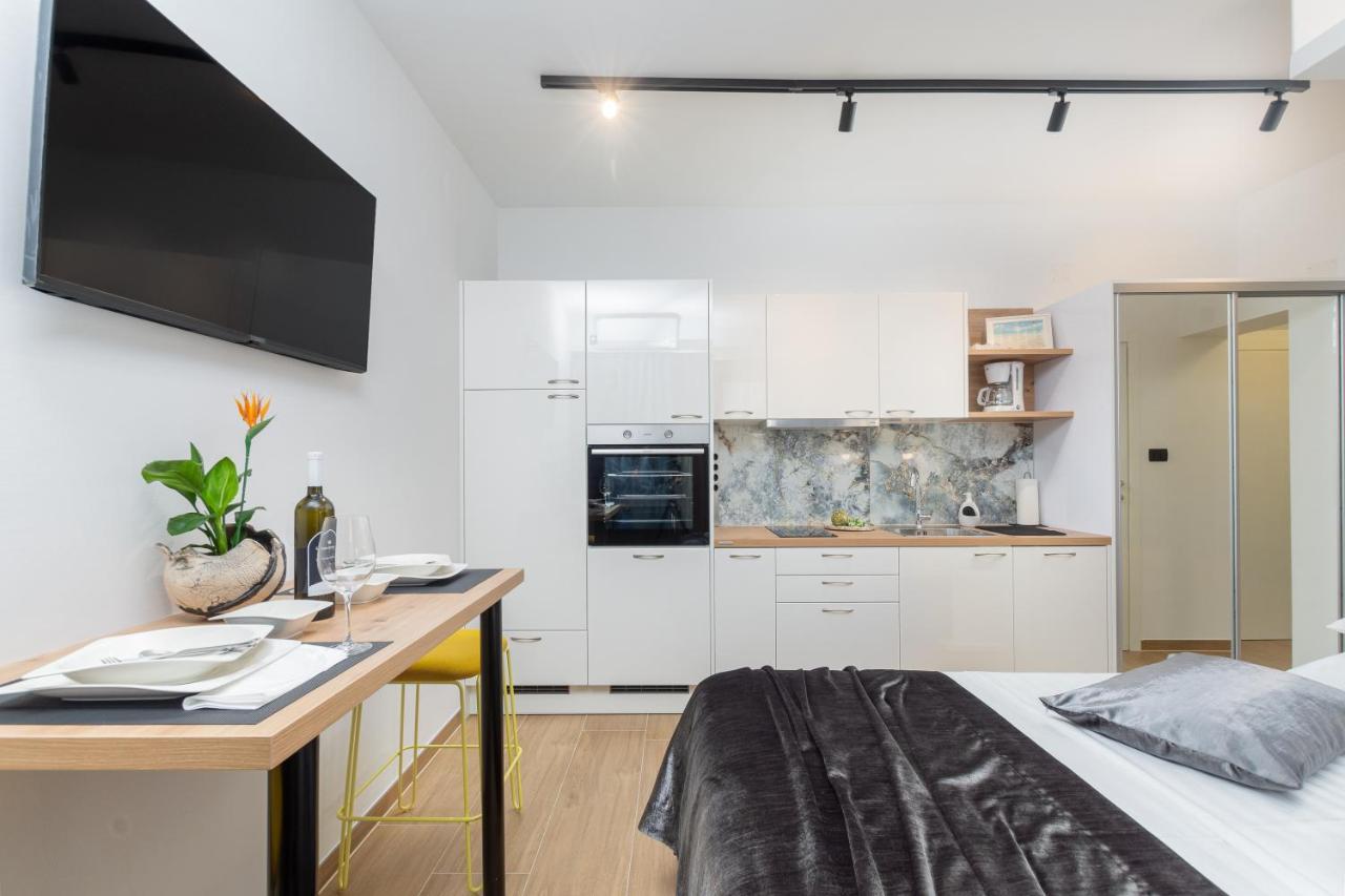 Studio Apartman Lilly With Private Parking In The Yard Of The House Πούλα Εξωτερικό φωτογραφία