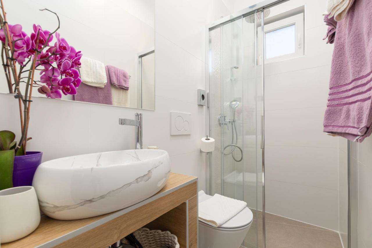 Studio Apartman Lilly With Private Parking In The Yard Of The House Πούλα Εξωτερικό φωτογραφία
