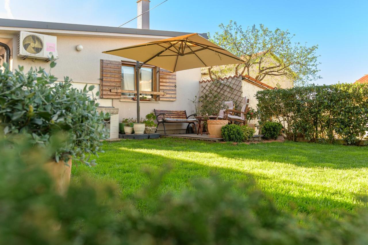 Studio Apartman Lilly With Private Parking In The Yard Of The House Πούλα Εξωτερικό φωτογραφία